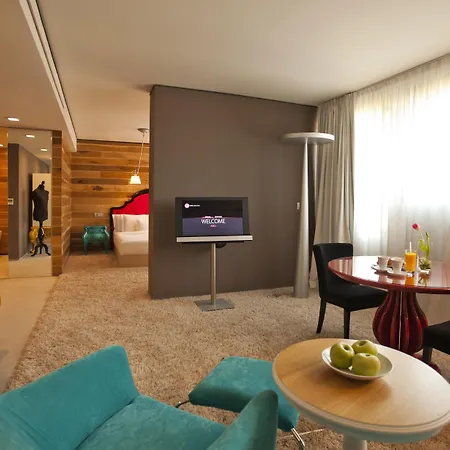 涂鸦画廊设计酒店 酒店 瓦爾納