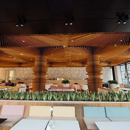 酒店 涂鸦画廊设计酒店 瓦爾納