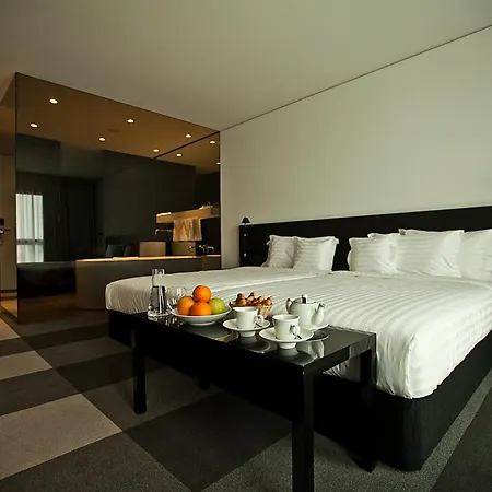 涂鸦画廊设计酒店 酒店 瓦爾納