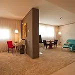 Hotel Graffit Gallery Design Warna
