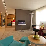 Graffit Gallery Design Hotel Warna