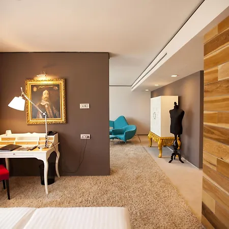 Hotel Graffit Gallery Design