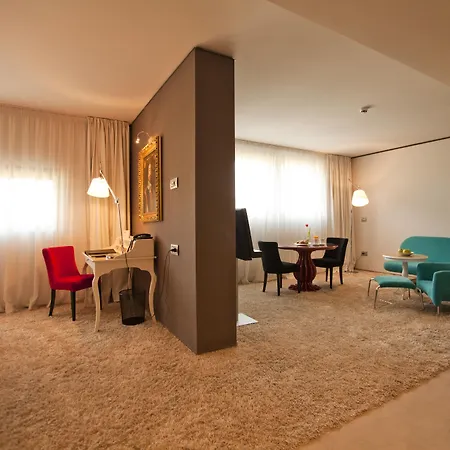 מלון Graffit Gallery Design וארנה