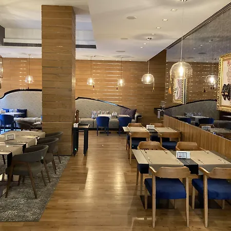 Graffit Gallery Design Готель