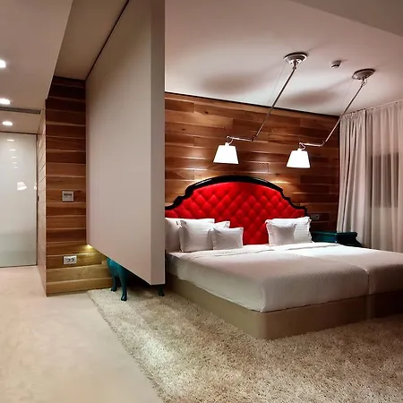 Отель Graffit Gallery Design 5*